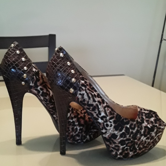 Body Central, Peep Toe Stilettos 8.5. - Picture 6 of 6